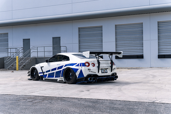 Фото дисков Strasse Wheels SM5R Deep Concave FS Черный глянец на Nissan GT-R