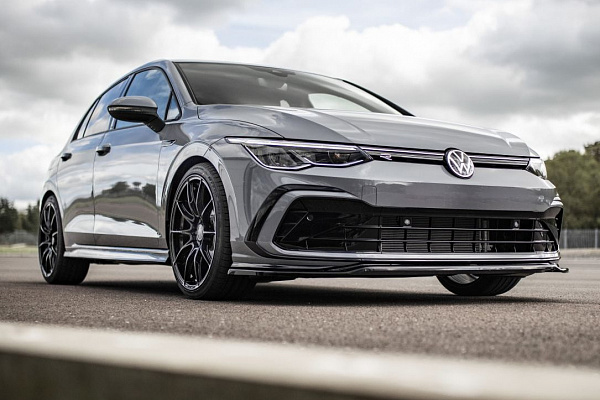 Фото дисков Bola FLB Черный глянец на Volkswagen Golf VIII