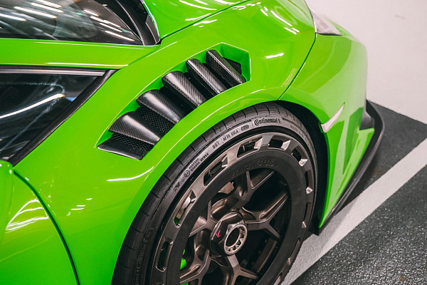 Фото дисков Brixton Forged PF7 Aerotech Глянцевый графит на Lamborghini Huracan