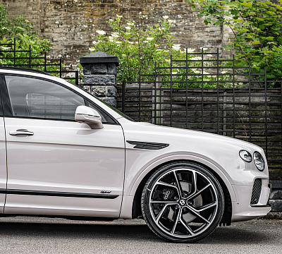 Фото дисков Kahn Type 54 на Bentley Bentayga