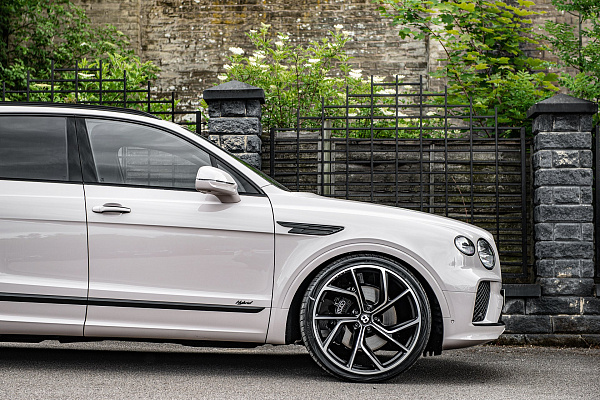 Фото дисков Kahn Type 54 Алмазная проточка на Bentley Bentayga