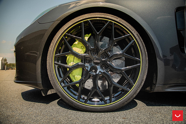 Фото дисков Vossen HF-2 Черный глянец на Porsche Panamera II