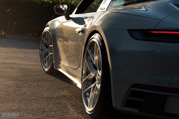 Фото дисков 1886 Wheels S007 Глянцевый лак на Porsche 911 VIII