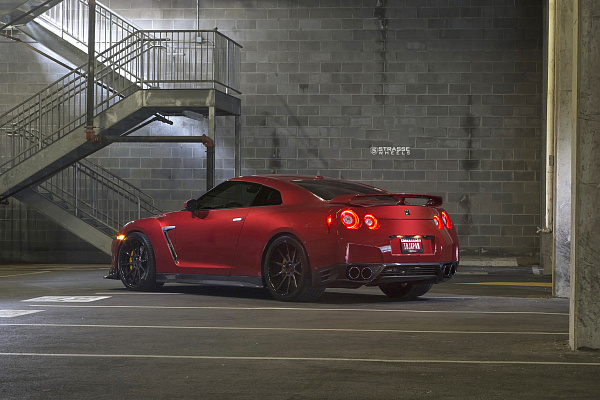 Фото дисков Strasse Wheels R10 Deep Concave Другой цвет на Nissan GT-R