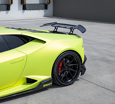 Фото дисков Strasse Wheels SV10T Deep Concave FS на Lamborghini Huracan