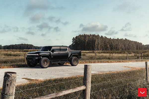 Фото дисков Vossen HFX-1 (8-Lug) Сатиновая бронза на GMC Hummer EV