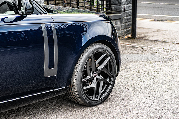 Фото дисков Kahn Type 52 RS Черный сатин на Land Rover Range Rover V
