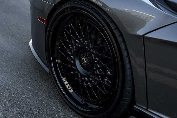 Фото дисков HRE 501 Черный сатин на Lamborghini Aventador