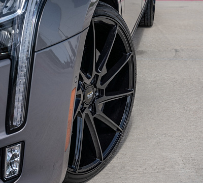Фото дисков Savini BM15 на Cadillac CT5