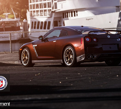 Фото дисков HRE S101 на Nissan GT-R