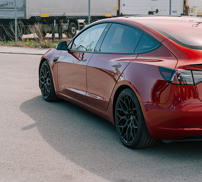 Фото дисков Vossen HF-2 на Tesla Model 3