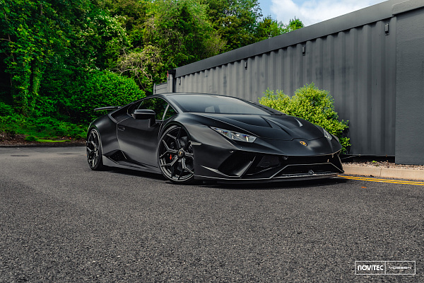 Фото дисков NOVITEC NL4 Черный глянец на Lamborghini Huracan