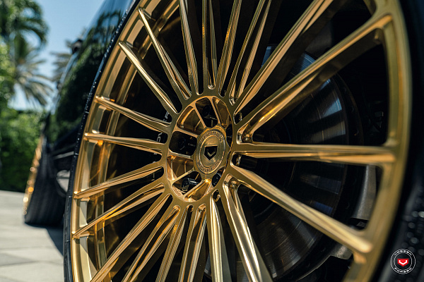 Фото дисков Vossen S17-04 Глянцевое золото на Land Rover Range Rover IV
