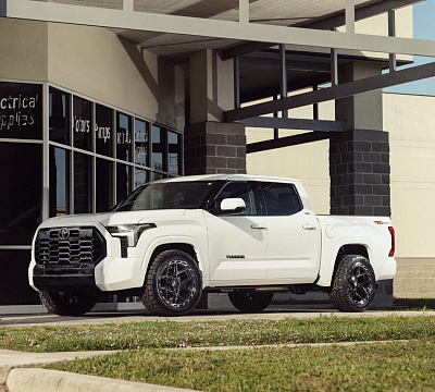 Фото дисков 4PLAY 4P55 на Toyota Tundra III