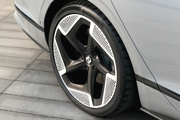 Фото дисков Kahn Type 8 Черный матовый на Bentley Flying Spur III