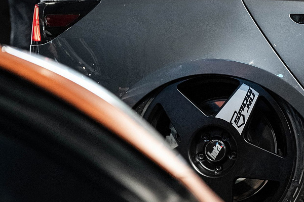 Фото дисков Bola B10 Черный матовый на Tesla Model 3
