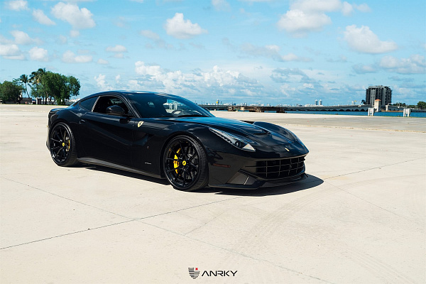 Фото дисков Anrky AN12 Черный глянец на Ferrari F12