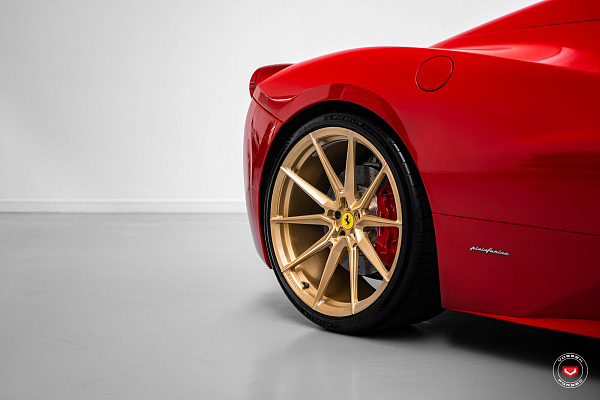 Фото дисков Vossen EVO-2 Глянцевое золото на Ferrari 458