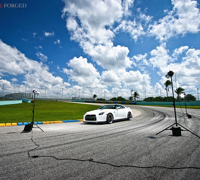 Фото дисков Strasse Wheels S5 Performance на Nissan GT-R
