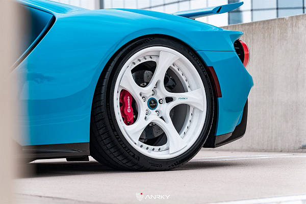 Фото дисков Anrky XR-305 Белый глянец на Ford GT II
