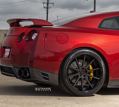 Фото дисков Strasse Wheels R10 Deep Concave на Nissan GT-R