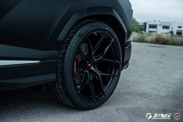 Фото дисков Vossen S21-01 Черный глянец на Lamborghini Urus