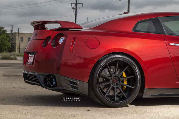 Фото дисков Strasse Wheels R10 Deep Concave Другой цвет на Nissan GT-R