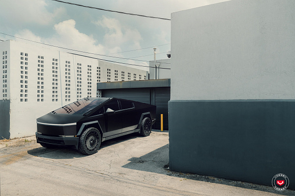 Фото дисков Vossen LC3-11 Черный глянец на Tesla Cybertruck