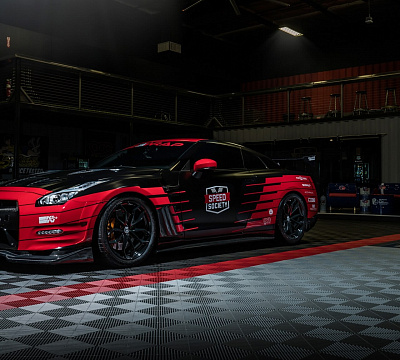 Фото дисков HRE P201 на Nissan GT-R