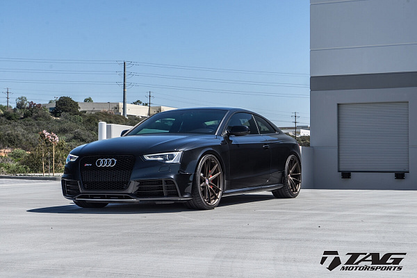 Фото дисков HRE P104 Сатиновая бронза на Audi A/S/RS 5 (8T)