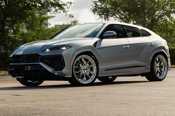 Фото дисков HRE S201H Полированный лак на Lamborghini Urus