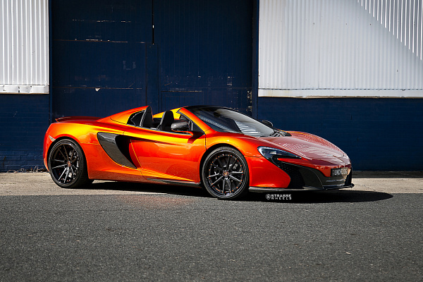 Фото дисков Strasse Wheels SV1 Deep Concave FS Черный сатин на McLaren 650S