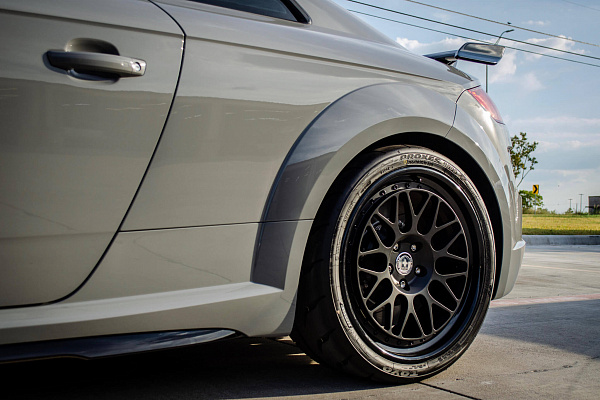 Фото дисков HRE 300 Черный сатин на Audi TT (8S)