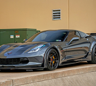 Фото дисков Strasse Wheels SM5RT Deep Concave FS на Chevrolet Corvette C7