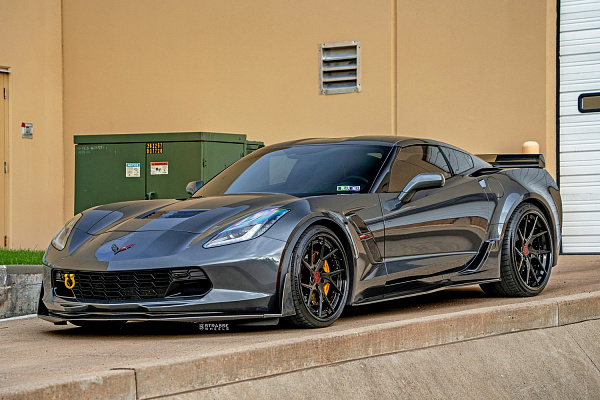 Фото дисков Strasse Wheels SM5RT Deep Concave FS Черный глянец на Chevrolet Corvette C7