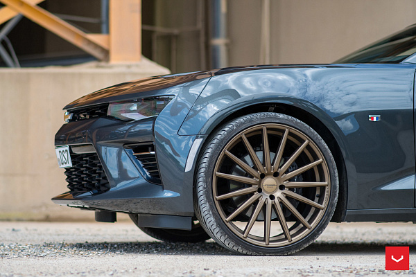 Фото дисков Vossen VFS-2 Сатиновая бронза на Chevrolet Camaro V