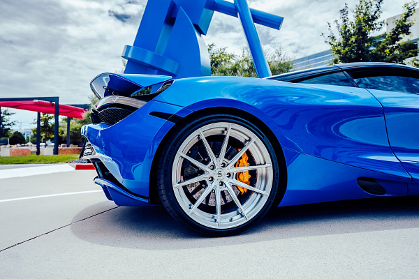 Фото дисков Strasse Wheels SV10 Deep Concave Duoblock Глянцевый лак на McLaren 720S