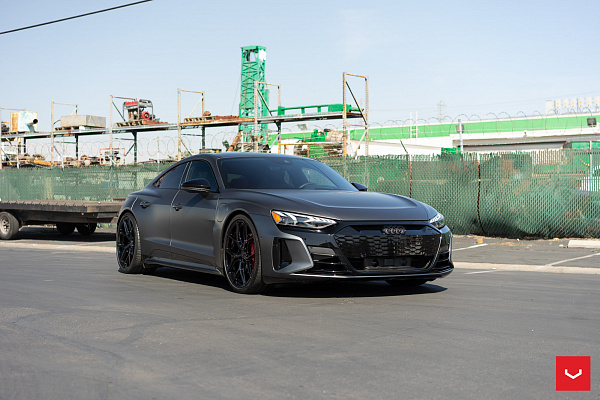 Фото дисков Vossen HF-5 Черный глянец на Audi E-tron GT