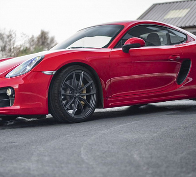 Фото дисков Bola FLC на Porsche Cayman II