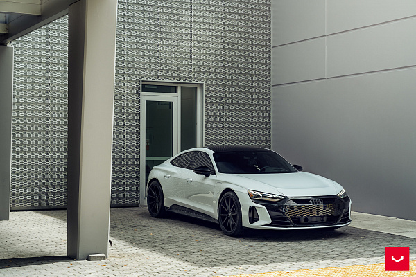 Фото дисков Vossen VFS-1 Черный сатин на Audi E-tron GT