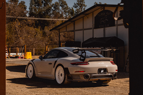 Фото дисков Brixton Forged TR20 Белый глянец на Porsche 911 VII
