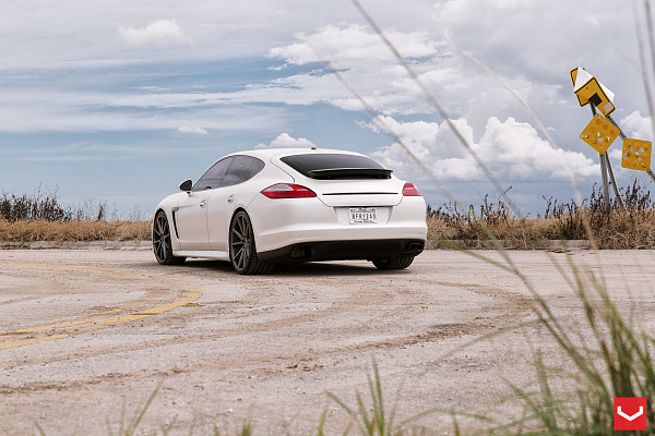 Фото дисков Vossen VFS-1 Сатиновый графит на Porsche Panamera I