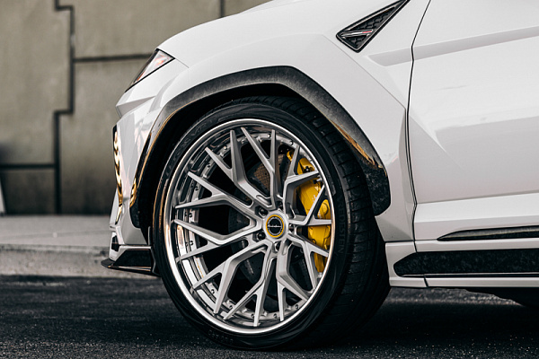 Фото дисков Brixton Forged PF10 Глянцевый лак на Lamborghini Urus
