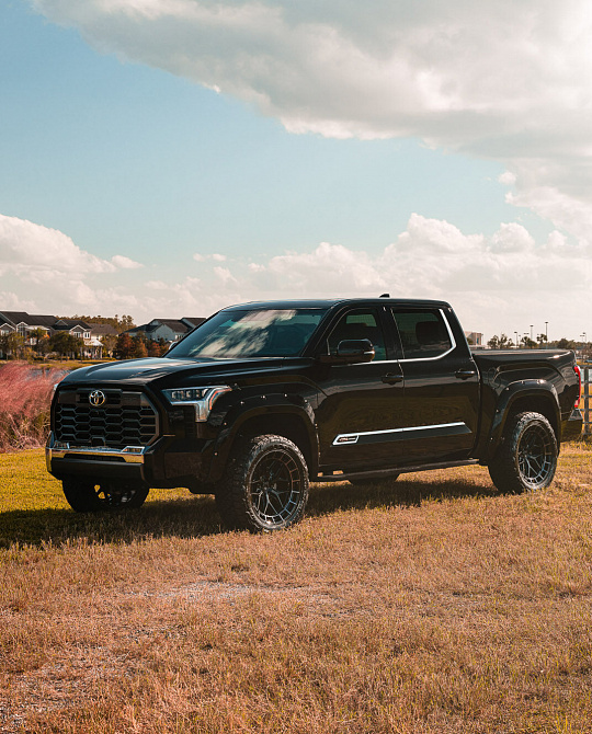 Фото дисков HFX-1 (6-Lug) Черный глянец на Toyota Tundra III