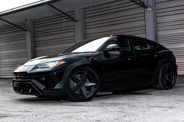 Фото дисков Anrky RS5.3 Черный сатин на Lamborghini Urus