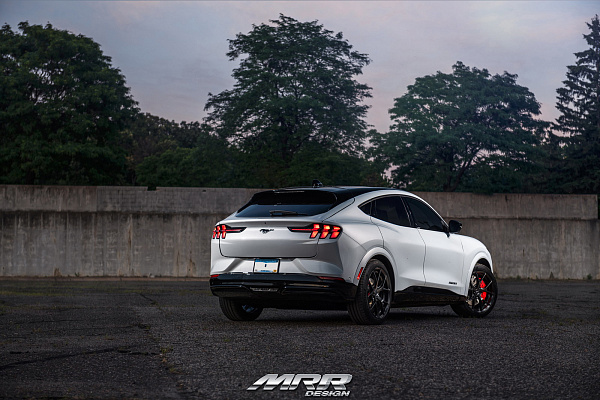 Фото дисков MRR FS06 Черный глянец на Ford Mustang Mach-E