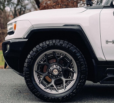 Фото дисков 4PLAY 4PF6 на GMC Hummer EV