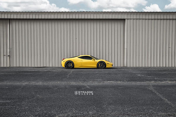 Фото дисков Strasse Wheels SV1 Deep Concave FS Черный сатин на Ferrari 458