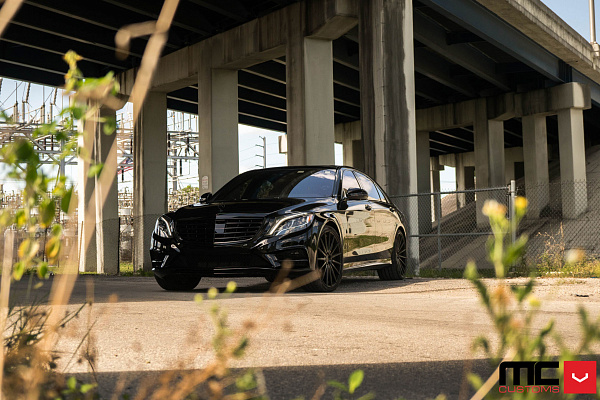 Фото дисков Vossen VFS-2 Черный глянец на Mercedes-Benz S-Class (W222, C217)