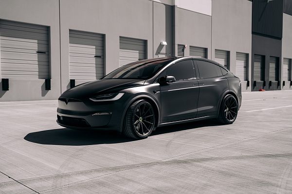 Фото дисков Brixton Forged R11-R Черный матовый на Tesla Model X